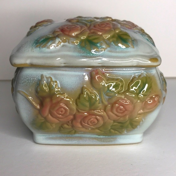 Ceramic Raised Roses 🌹 Trinket Box with Lid - Picture 3 of 7